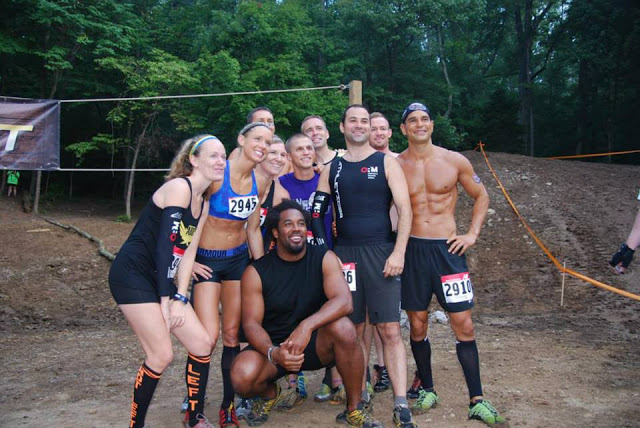 Image of Mud Guts and Glory OCR participants posing with NFL player Dhani Jones at the Race Start